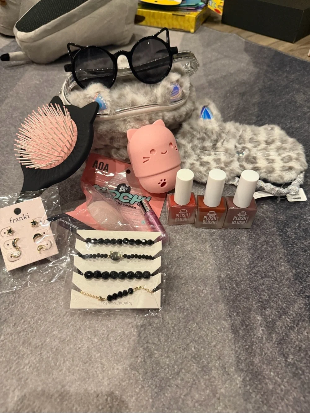 “Cute Cat vs Black Cat” Girl’s Accessory Pack
